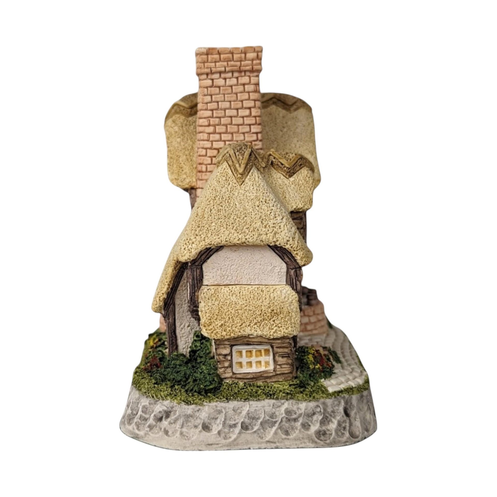 1993 David Winter The Cat and Pipe Inn