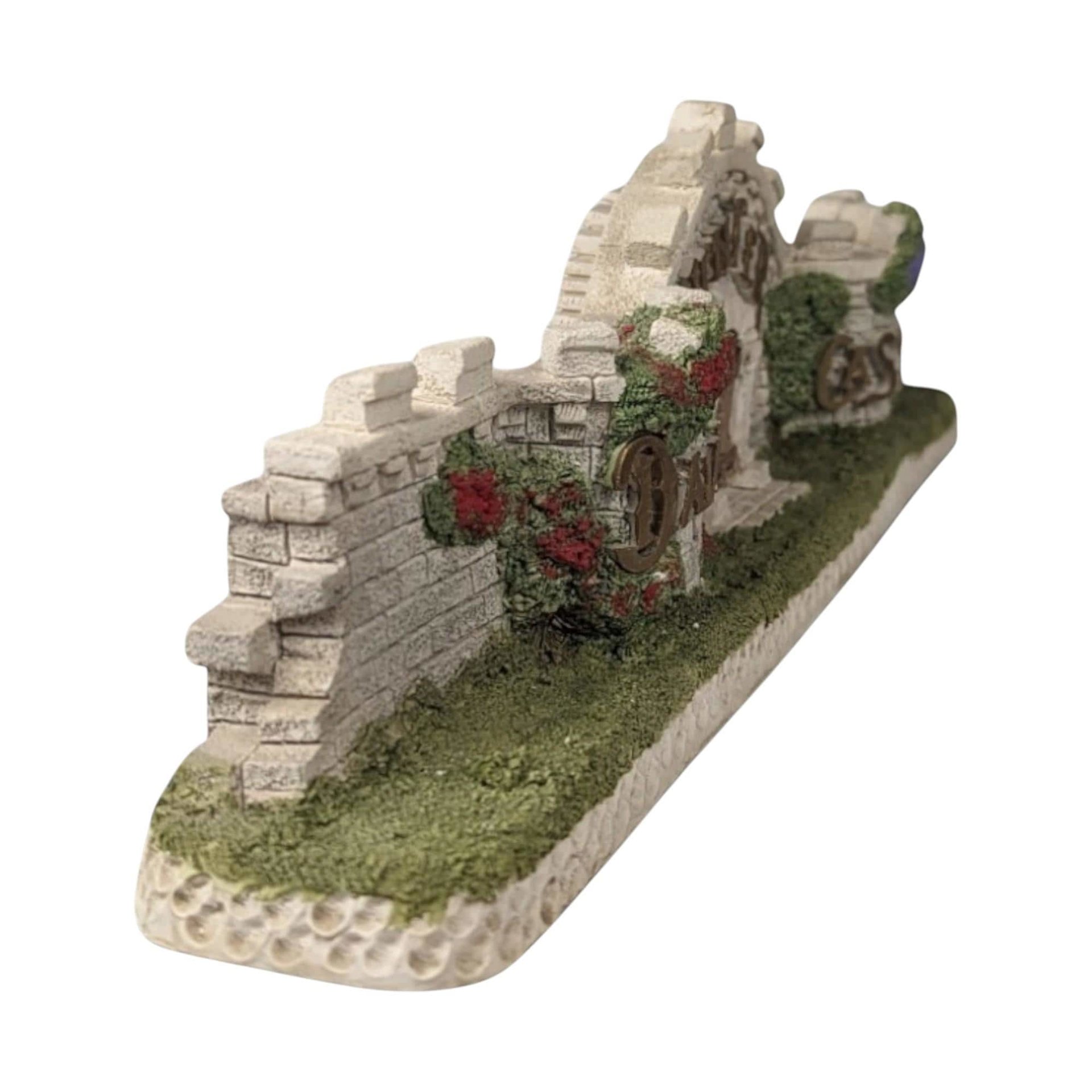 David Winter Cottages: The Castle Wall (1994)