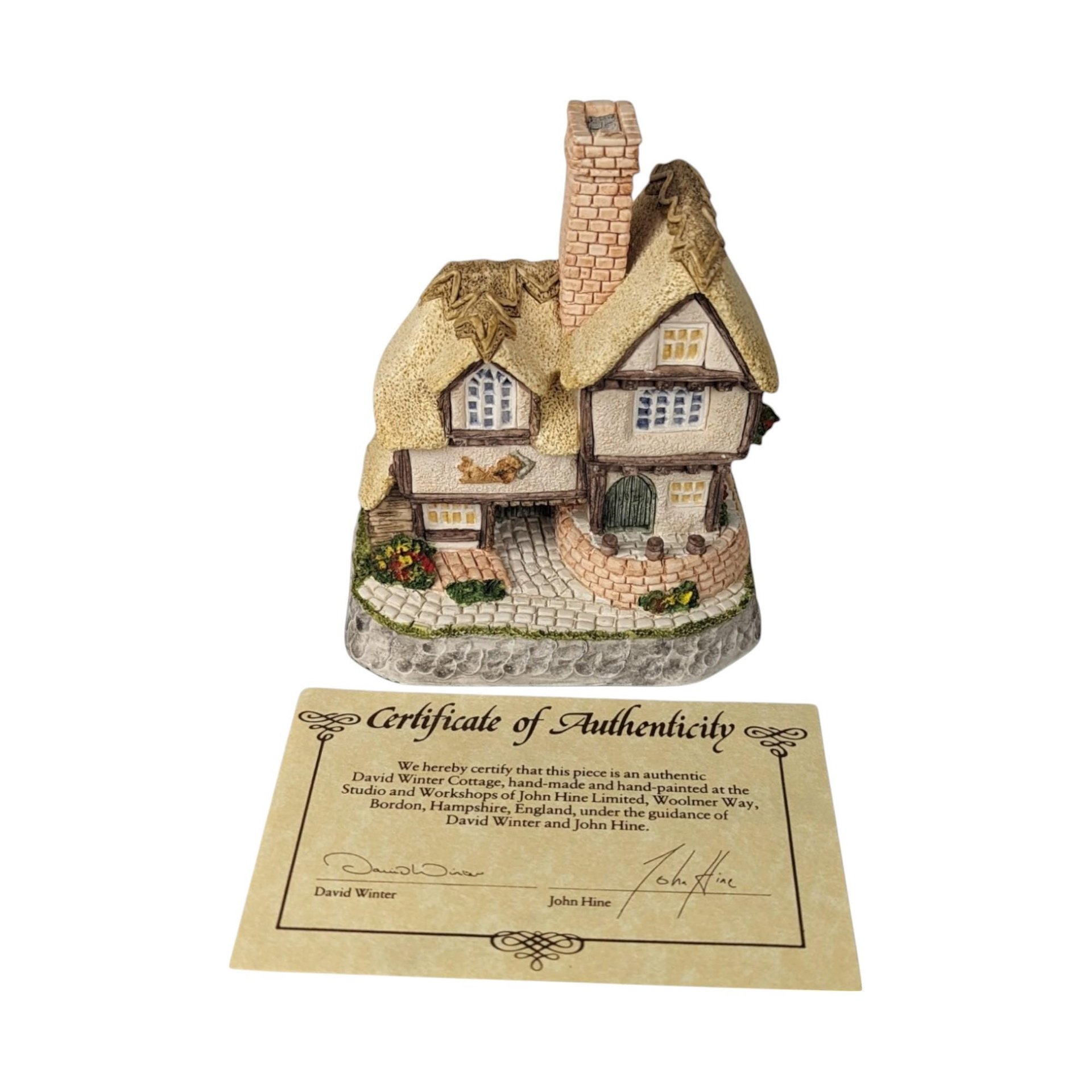 1993 David Winter The Cat and Pipe Inn