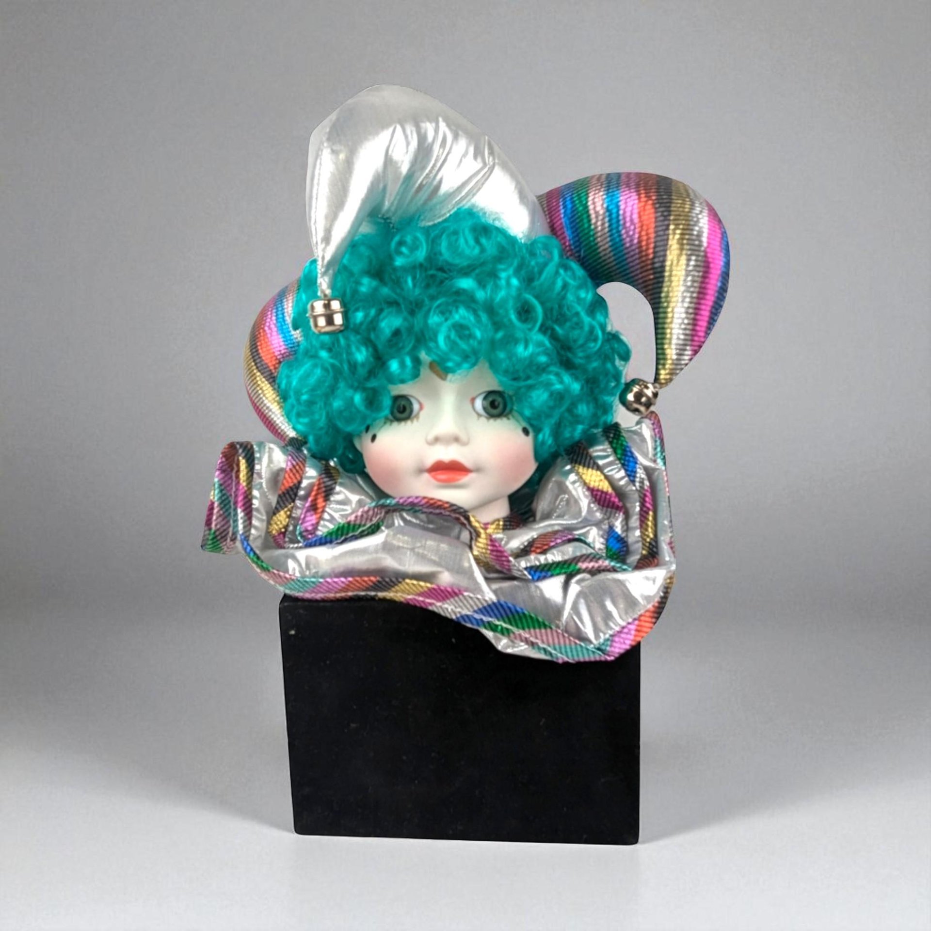 Vintage Victoria Ashlea Bette Ball Arthur Jester Music Box