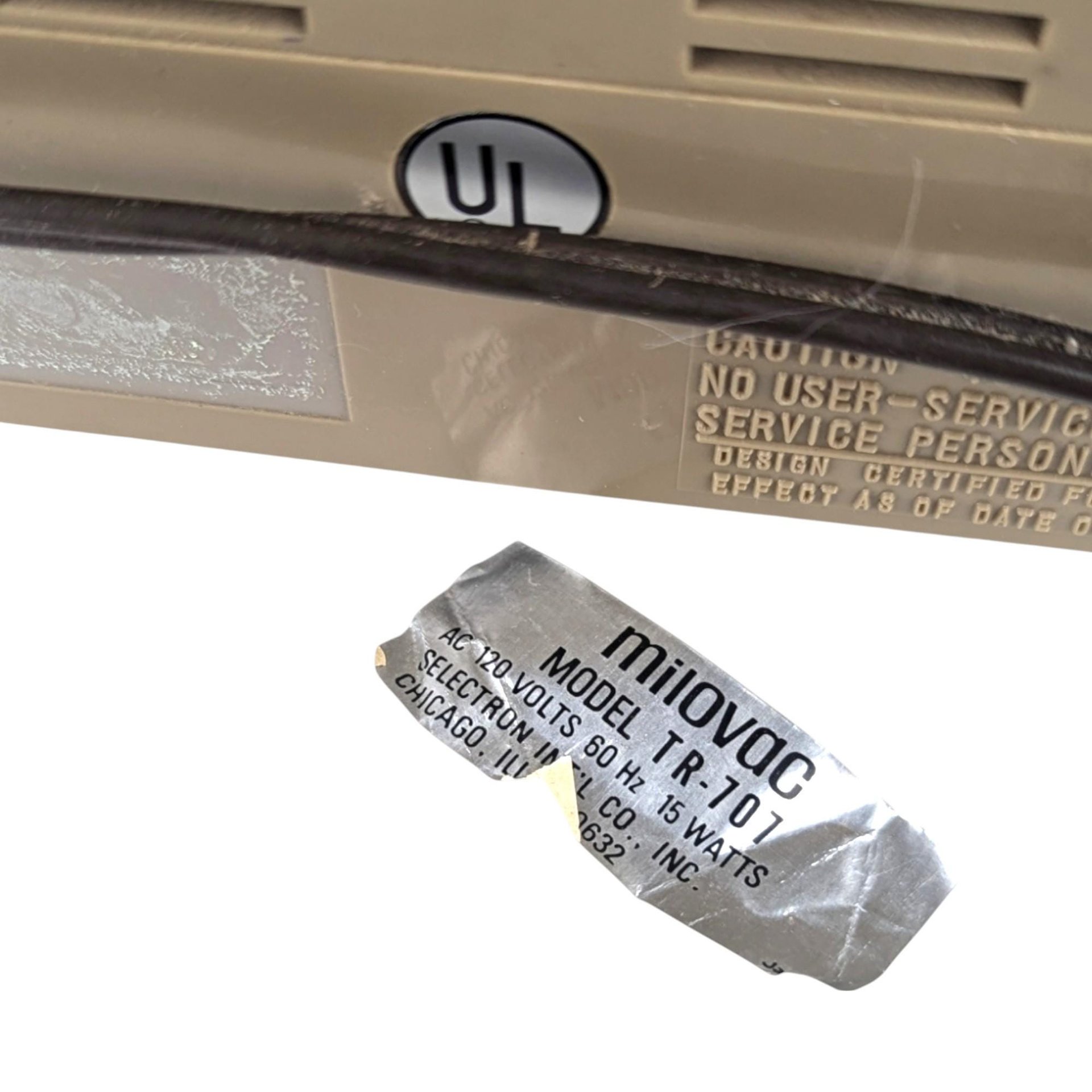 Vintage Milovac Model TR-707 AM/FM Alarm Clock Radio