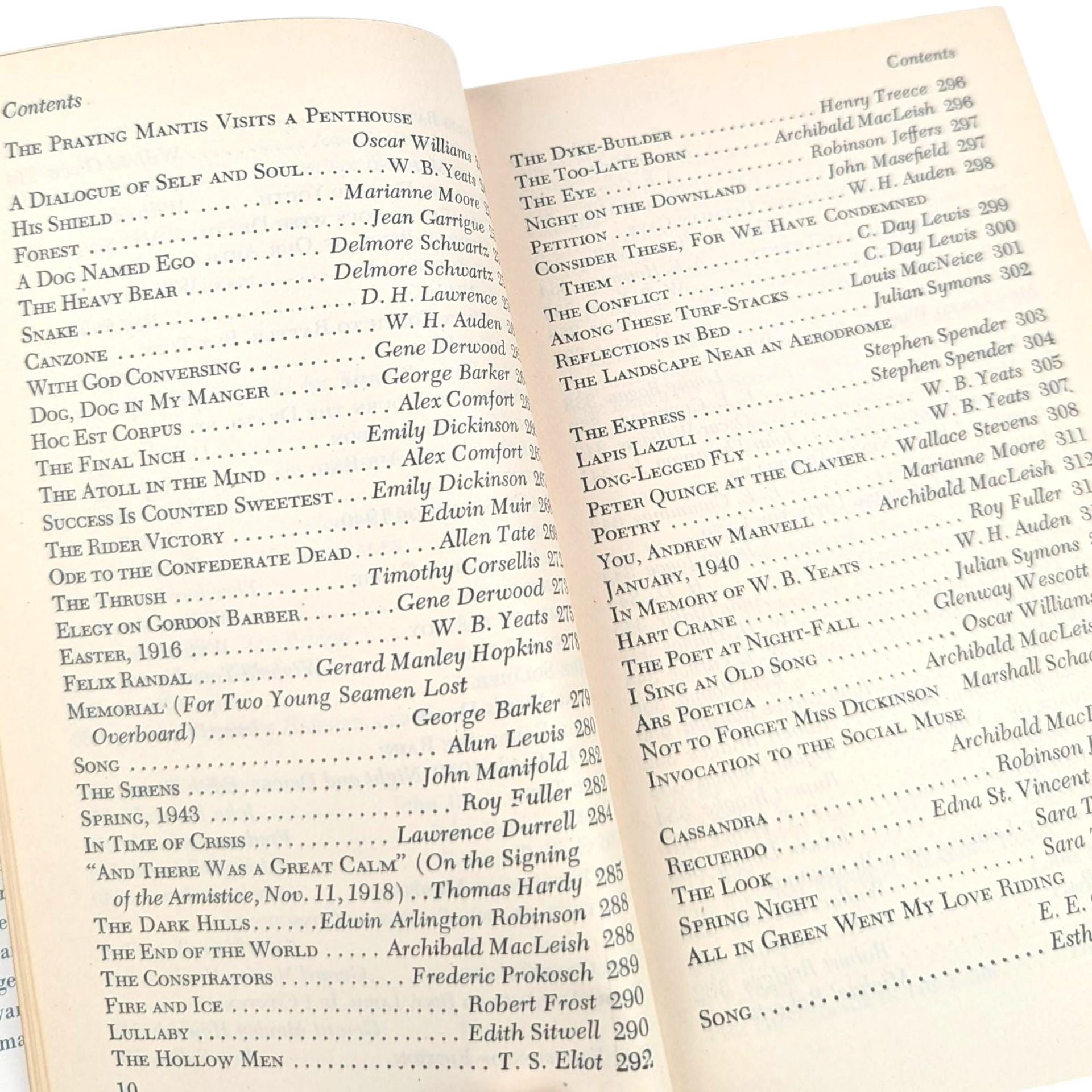 1946 A Little Treasury of Modern Poetry Hardcover