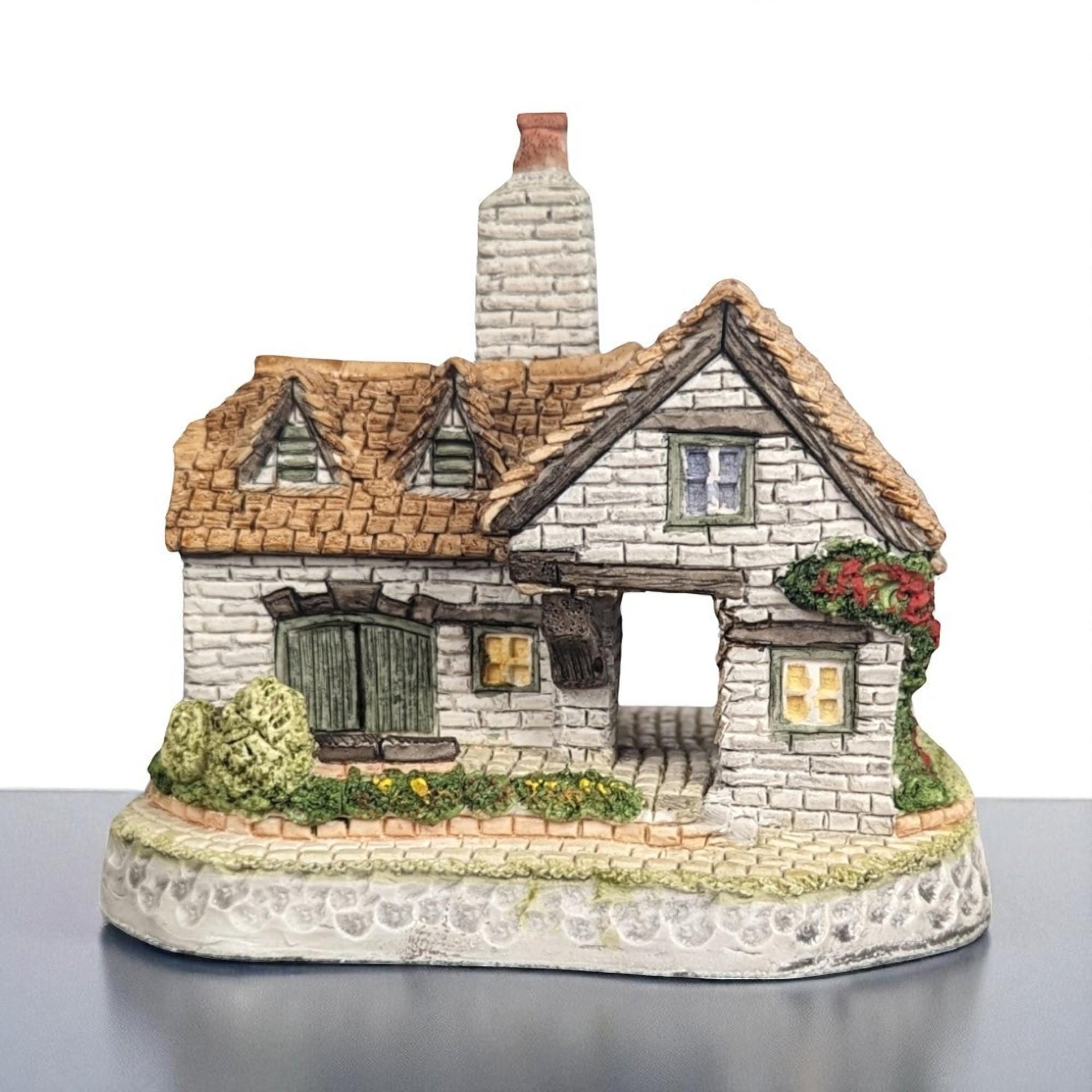 1993 David Winter The Tannery Cottage Figurine