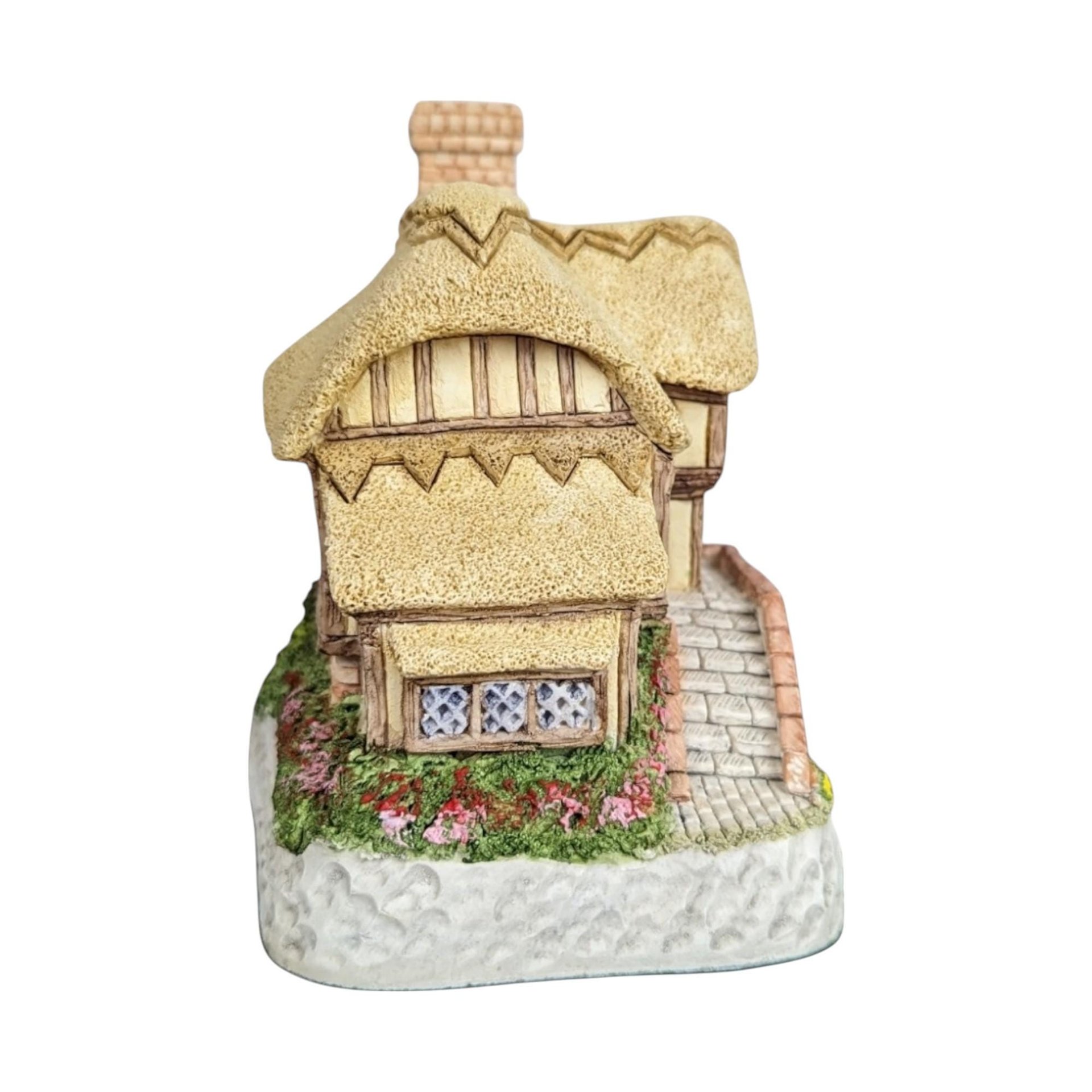 1993 David Winter Whileaway Cottage Village Figurine
