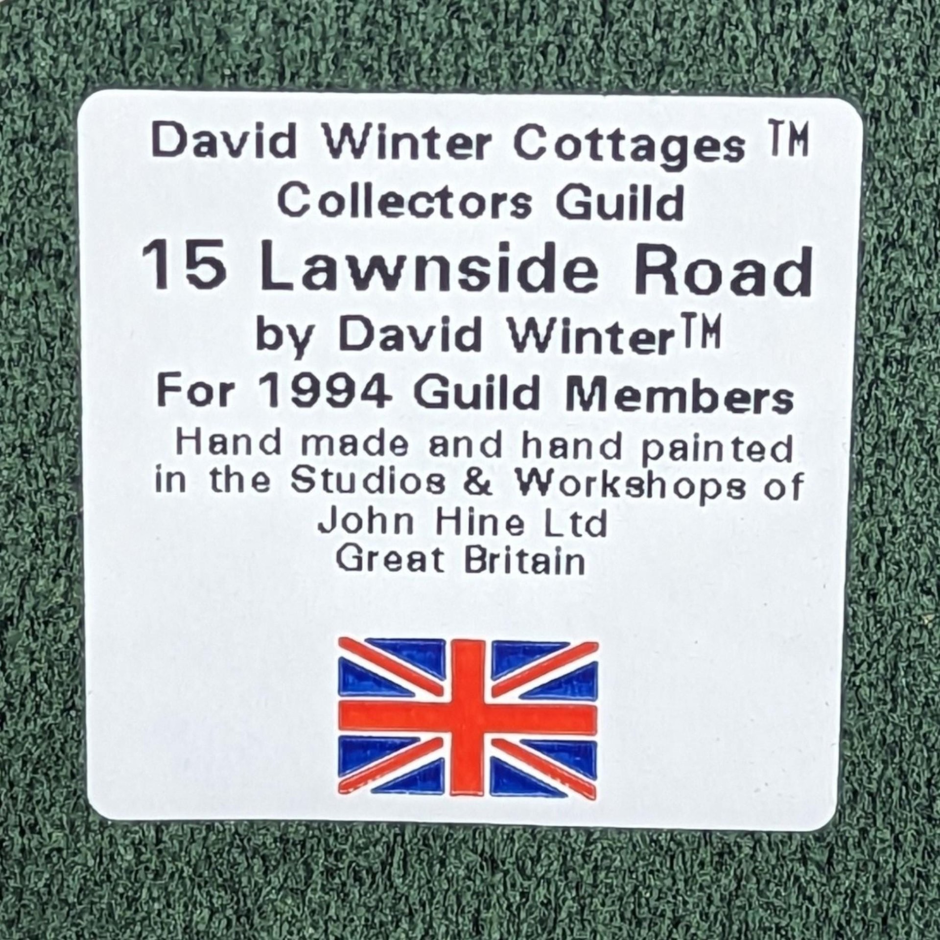 1994 David Winter 15 Lawnside Road Corner Figurine