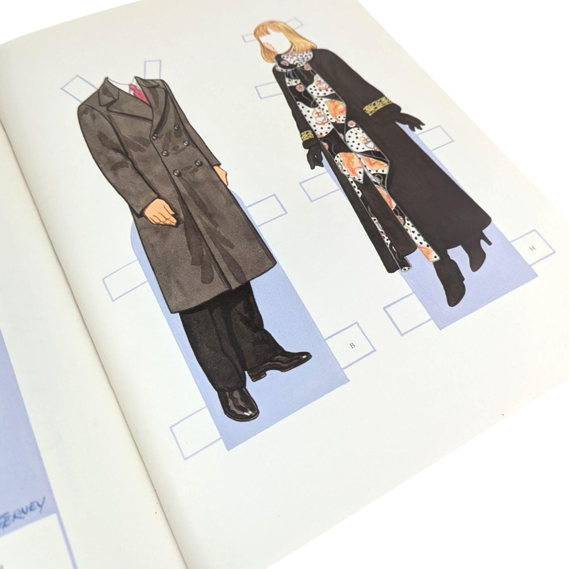 1994 Tom Tierney Bill Clinton and His Family Paper Doll Book