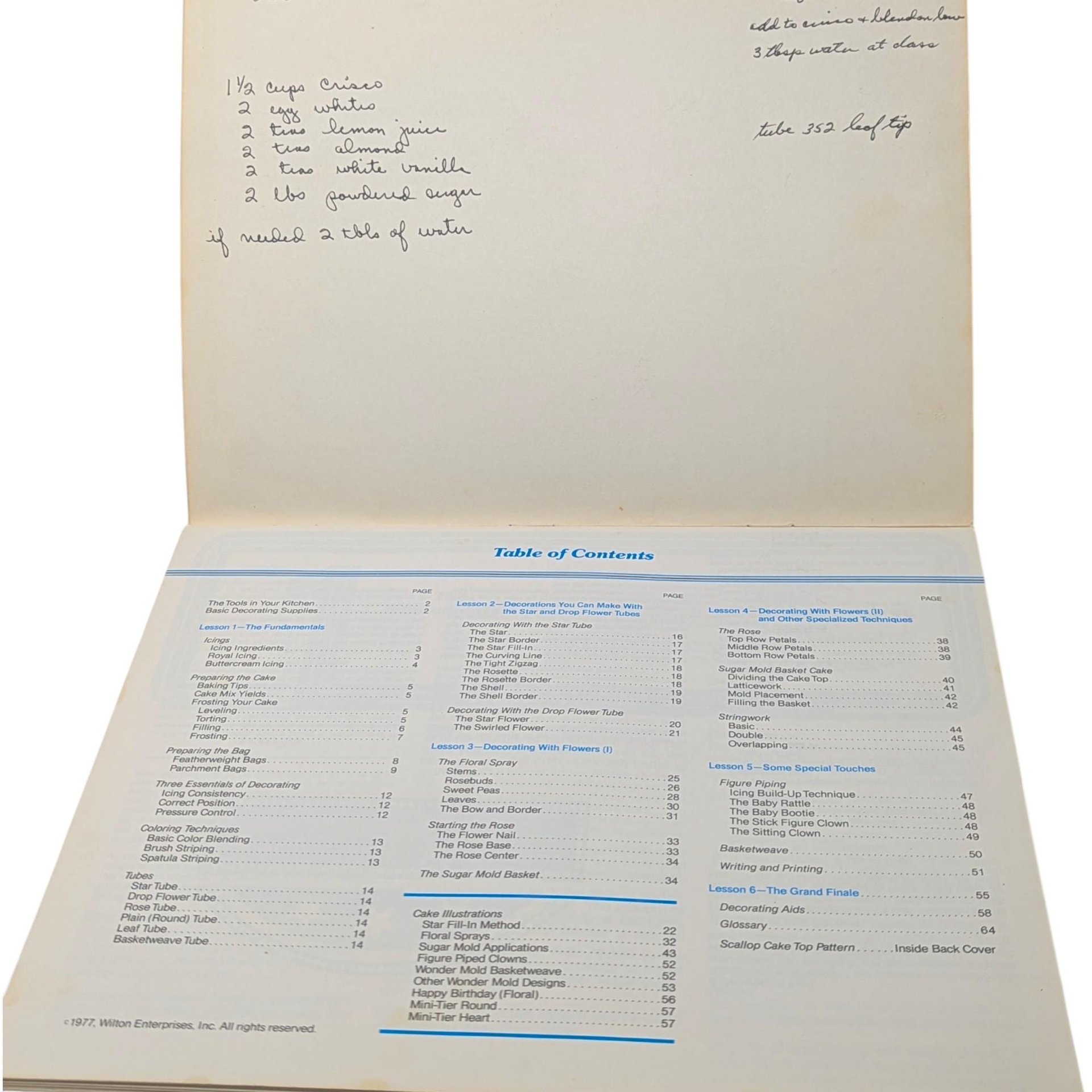 1977 "The Wilton Method of Cake Decorating Course" Softcover Book