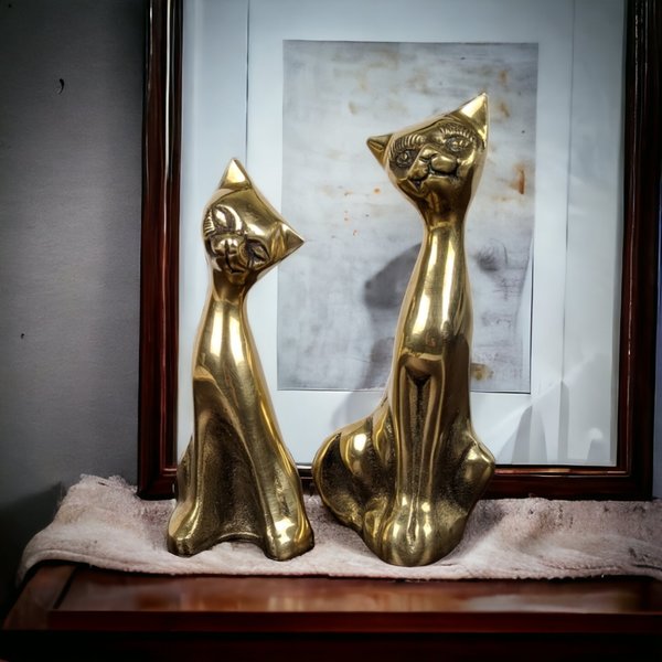 Vintage Pair of Brass Cat Figurines - Timeless Feline Decor