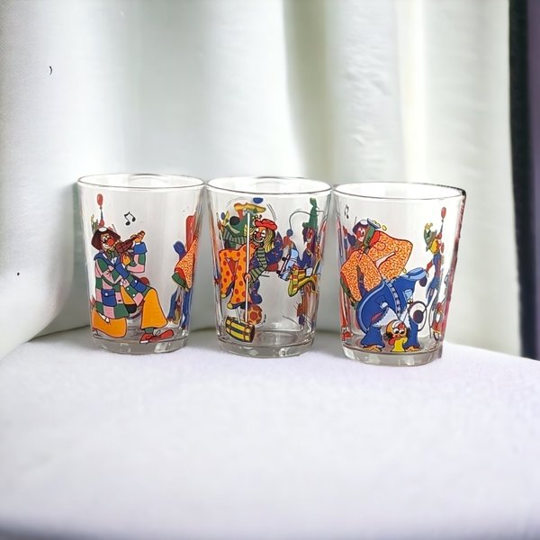 Set of 3 Vintage Carnival Clown Glasses - Retro Circus-Themed Drinkware