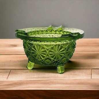 Green Beauty: Vintage Daisy & Button Ashtray/Trinket - Collectible Glass Gem