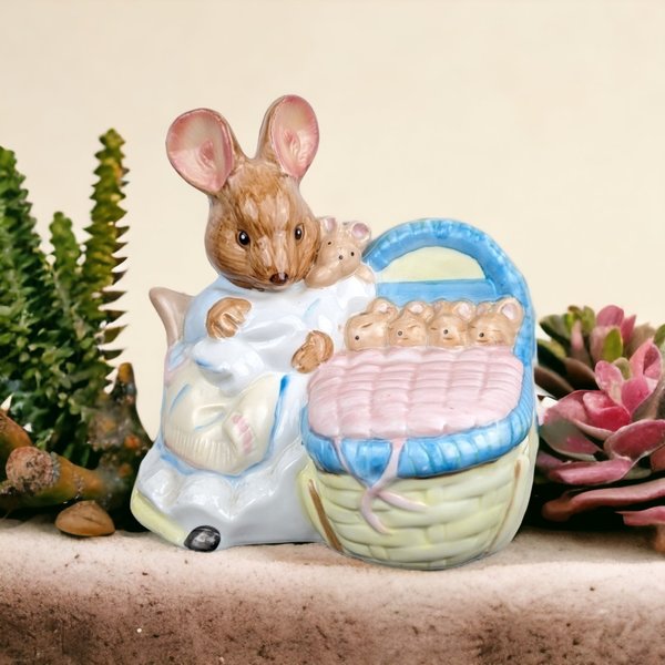 1989 Schmid F. Warne Beatrix Potter Mom and Babies Mouse Nightlight: Vintage Collectible Delight
