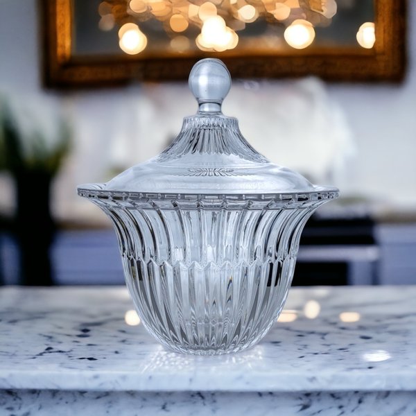 Vintage Clear Glass Covered Candy Dish – Timeless Elegance for Sweet Delights
