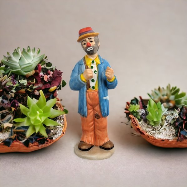 Vintage Emmett Kelly Jr. Hobo Ceramic Clown Figurine: Classic Circus Collectible