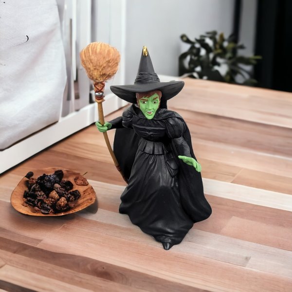 1996 Hallmark Witch of the West Wizard of Oz Ornament: Collectible Nostalgia
