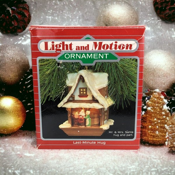 Vintage 1998 Hallmark Last Minute Hug Light and Motion Ornament - Nostalgic Collectible Holiday Decor