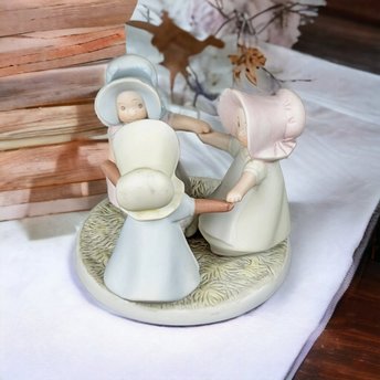 Vintage Homco "Love One Another" Circle of Friends Figurine (1990) - Heartwarming Decor!