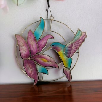 Add a Touch of Whimsy: Vintage Seashell Hummingbird Wall Decor