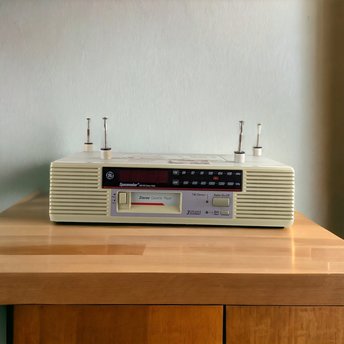 Vintage GE Spacemaker Under the Cabinet AM/FM Radio, Cassette Player