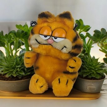 1981 Fun Farm Garfield Plush Cat