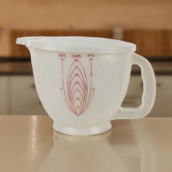 Vintage Tupperware 8 Cup Liquid Measuring Cup/Bowl