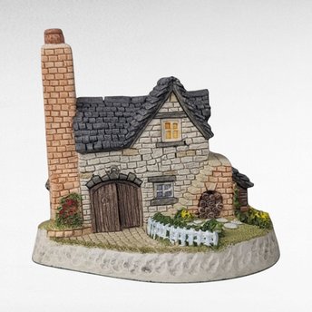 1993 David Winter The Smithy Cottage, Collectible English Village, Miniature House, Gift for Collectors