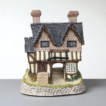 1987 David Winter "Gunsmiths Cottage" | The Midlands Collection | with COA and Box