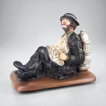 Vintage Esco Emmett Kelly Jr. Clown Leaning on Fire Hydrant Resin Figurine, 8", Collectible Clown Decor, Gift for Clown Collectors