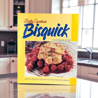 2000 Betty Crocker's Bisquick Cookbook, Hardcover, Classic Baking Recipes, Easy Meals Guide, Gift for Home Cook