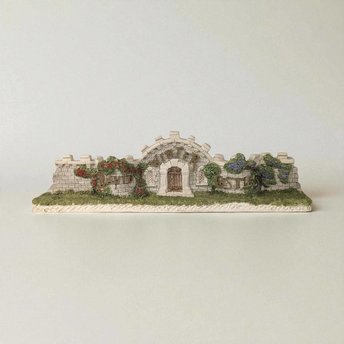 Vintage 1994 The Castle Wall Cottage: David Winter Collectible Figurine
