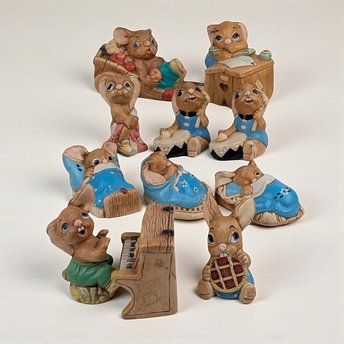 Vintage Pendelfin Rabbit Figurine Set: Hand-Painted Stonecraft Nursery Decor