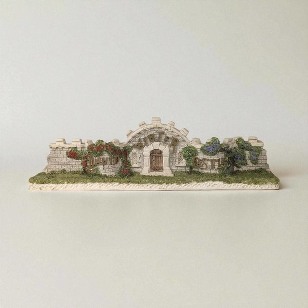 David Winter Cottages: The Castle Wall (1994)