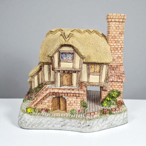 1993 David Winter Whileaway Cottage Village Figurine