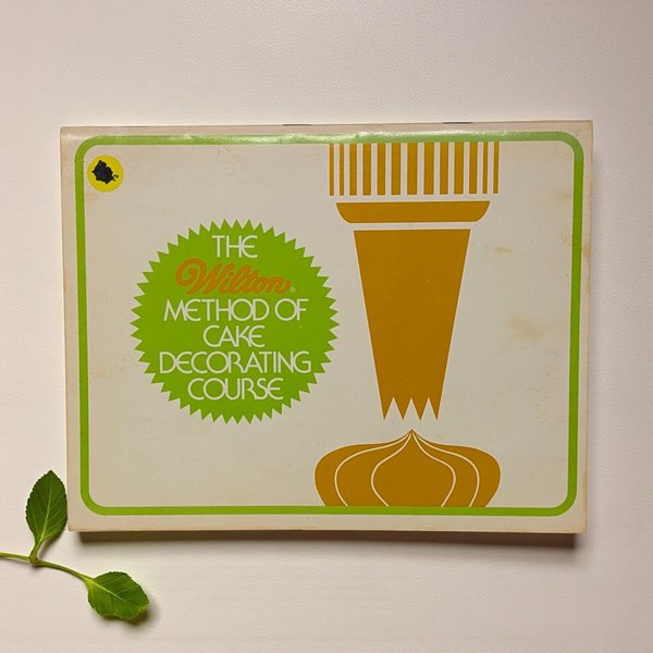 1977 "The Wilton Method of Cake Decorating Course" Softcover Book